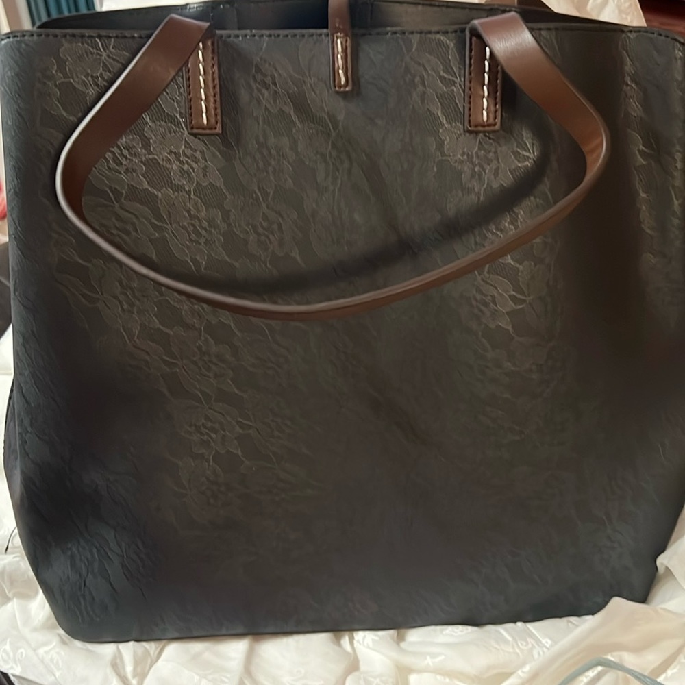 Coco and Carmen multi- Compartment Tote - Black
